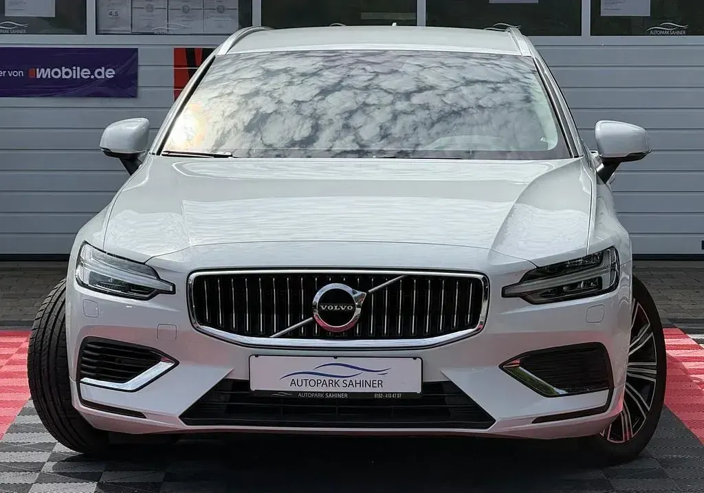 Gebraucht Volvo V60 253 PS (186 kW) 2022 Ice white Kombi