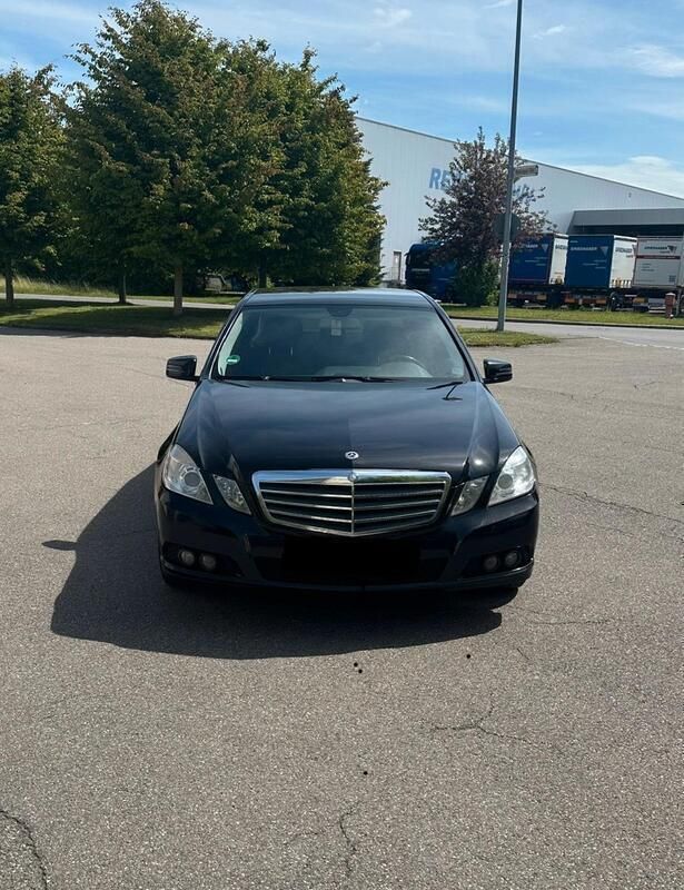 Schwarz Gebraucht 2011 Mercedes E350 Limousine | 7.400 € (Guter Preis) - Bild 1/4