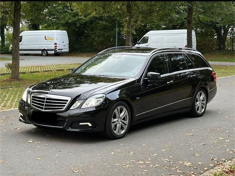Schwarz Gebraucht 2009 Mercedes E350 Avantgarde Kombi | 10.000 € (Fairer Preis) - Bild 1/4
