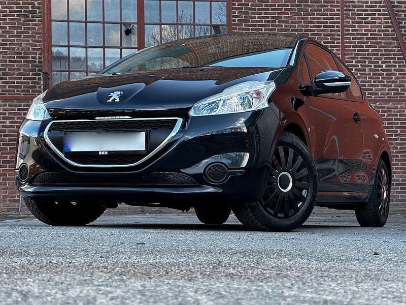 Gebraucht Peugeot 208 Active 95 PS (69 kW) 2012 Schwarz Kleinwagen