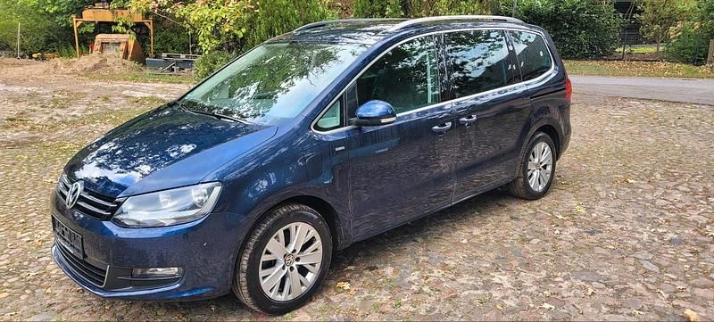 Blau Gebraucht 2013 VW Sharan Life Van / Kleinbus | 7.599 € (Fairer Preis) - Bild 1/4