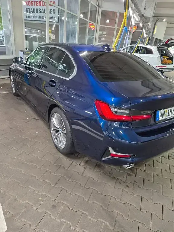 Gebraucht BMW 330e Luxury Line 292 PS (214 kW) 2020 Blau Limousine