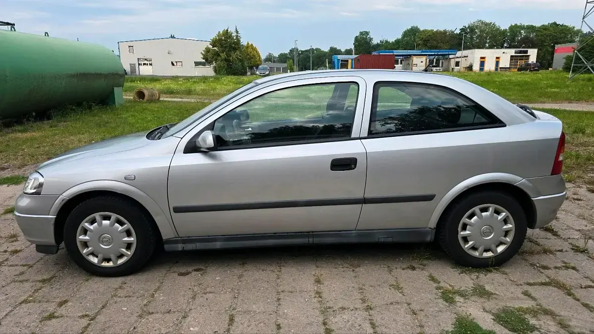 Gebraucht Opel Astra Comfort 65 PS (47 kW) 1998 Silber Limousine
