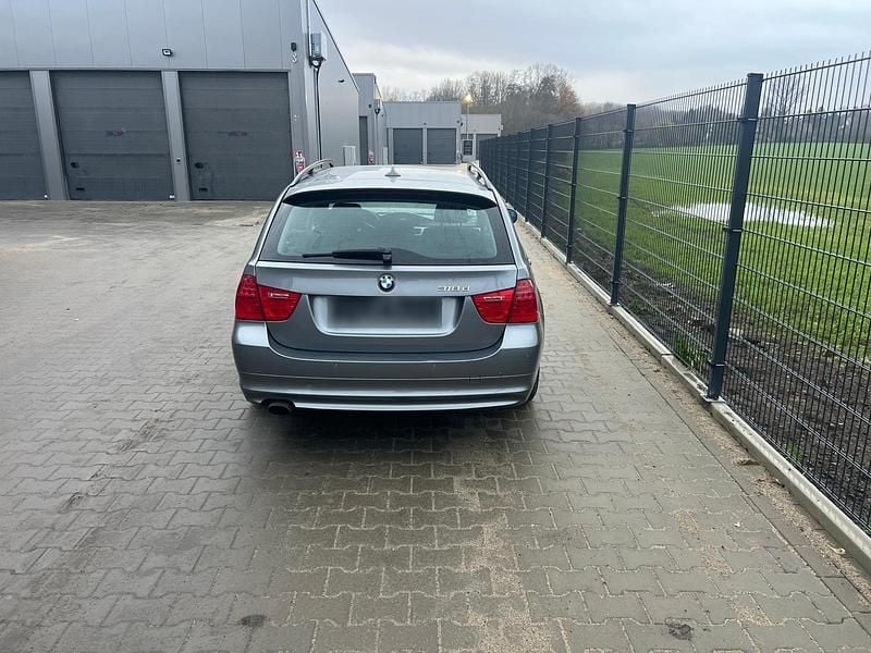 Gebraucht BMW 318 143 PS (105 kW) 2008 Grau Kombi