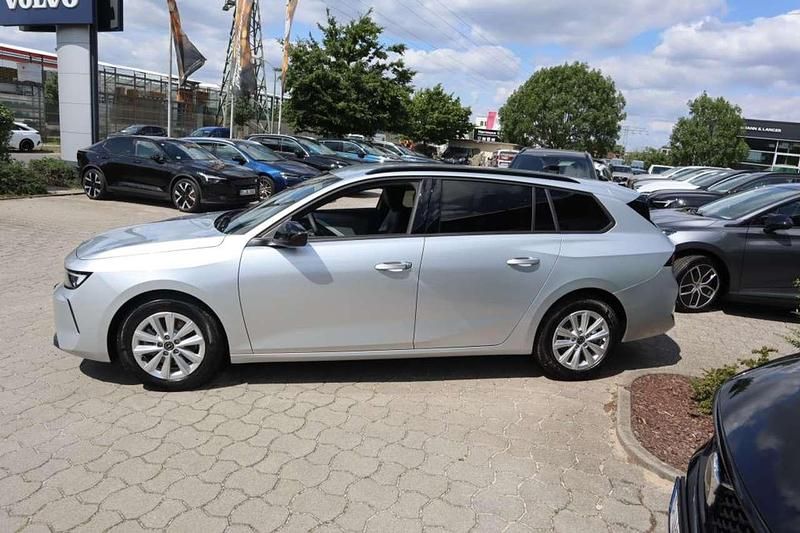 Neu Opel Astra Edition 131 PS (96 kW) 2025 Kristall silber metallic Kombi