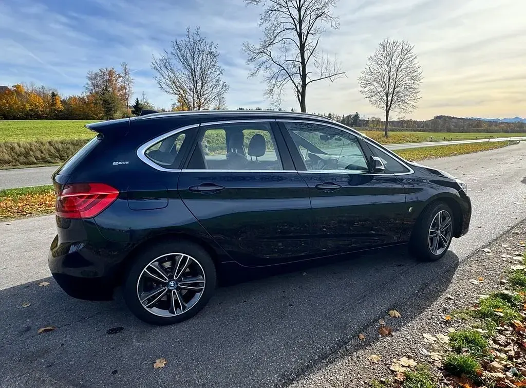 Gebraucht BMW 225 Active Tourer iPerformance 224 PS (164 kW) 2018 Blau Van / Kleinbus