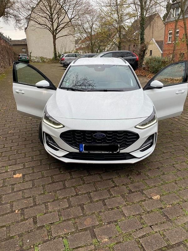 Gebraucht Ford Focus ST-Line 155 PS (114 kW) 2024 Weiß Kombi