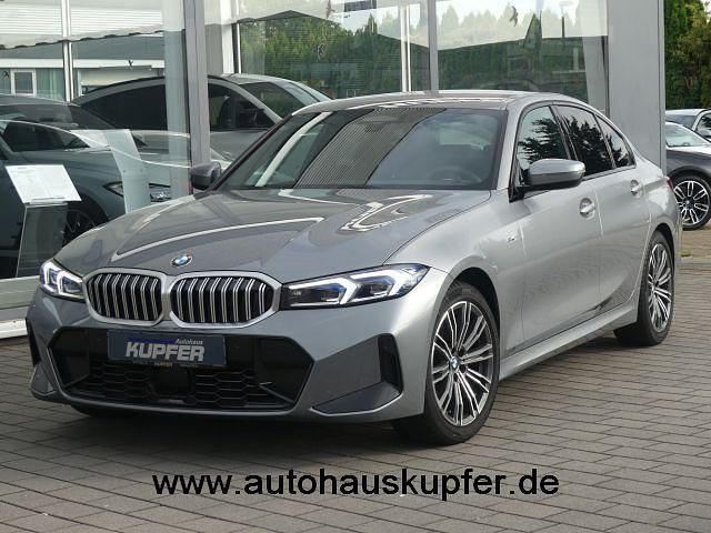 Grau Gebraucht 2024 BMW 320 Performance Limousine | 39.900 € (Fairer Preis) - Bild 1/4