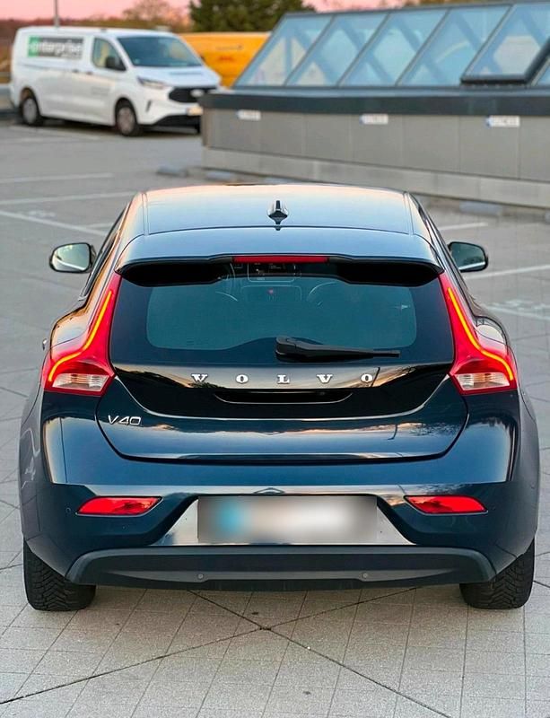 Gebraucht Volvo V40 116 PS (85 kW) 2013 Blau Limousine