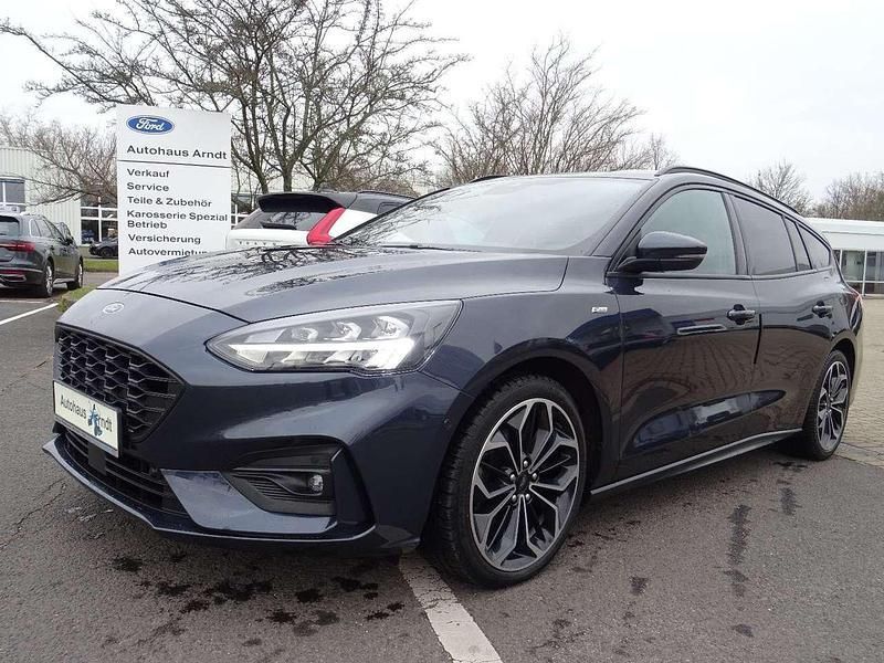 Pantherblau metallic Gebraucht 2020 Ford Focus ST-Line Kombi | 17.950 € (Etwas zu teuer) - Bild 1/4