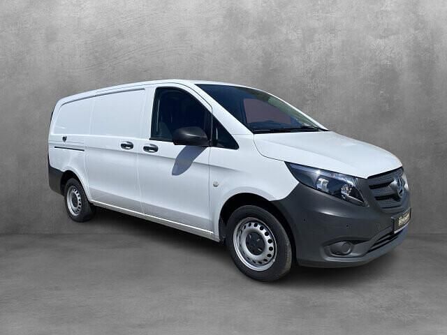Gebraucht Mercedes Vito 163 PS (119 kW) 2024 Arktikweiß Van