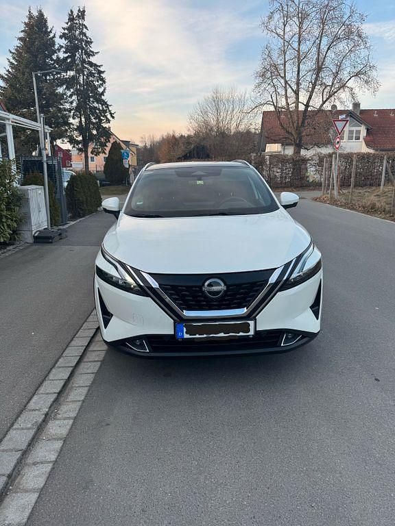 Weiß Gebraucht 2022 Nissan Qashqai Tekna+ SUV | 28.350 € (Fairer Preis) - Bild 1/4