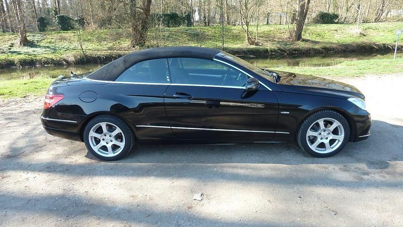 Second-hand Mercedes E200 184 CP (135 kW) 2010 Negru Cabrio