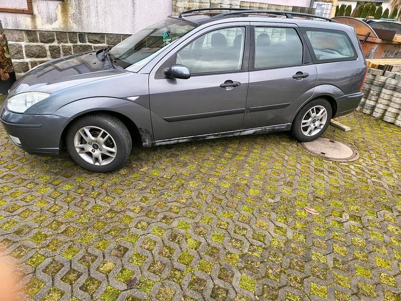 Grau Gebraucht 2004 Ford Focus Kombi | 250 € (Superpreis) - Bild 1/4