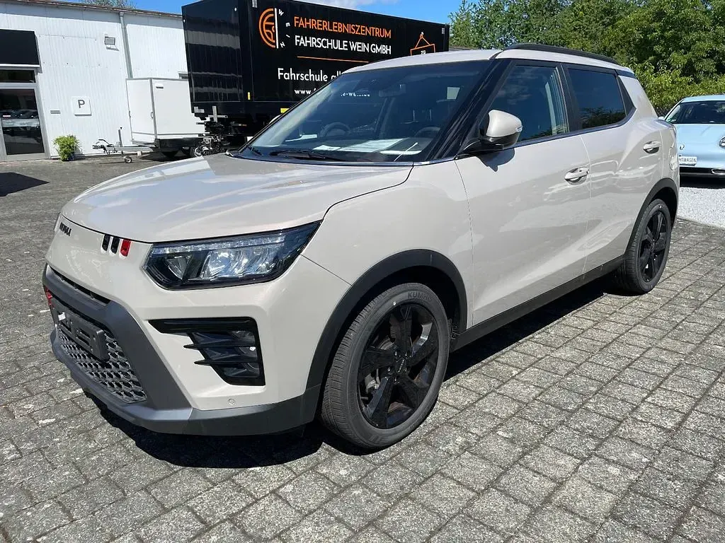 Neu KGM Tivoli 163 PS (119 kW) 2026 Beige SUV