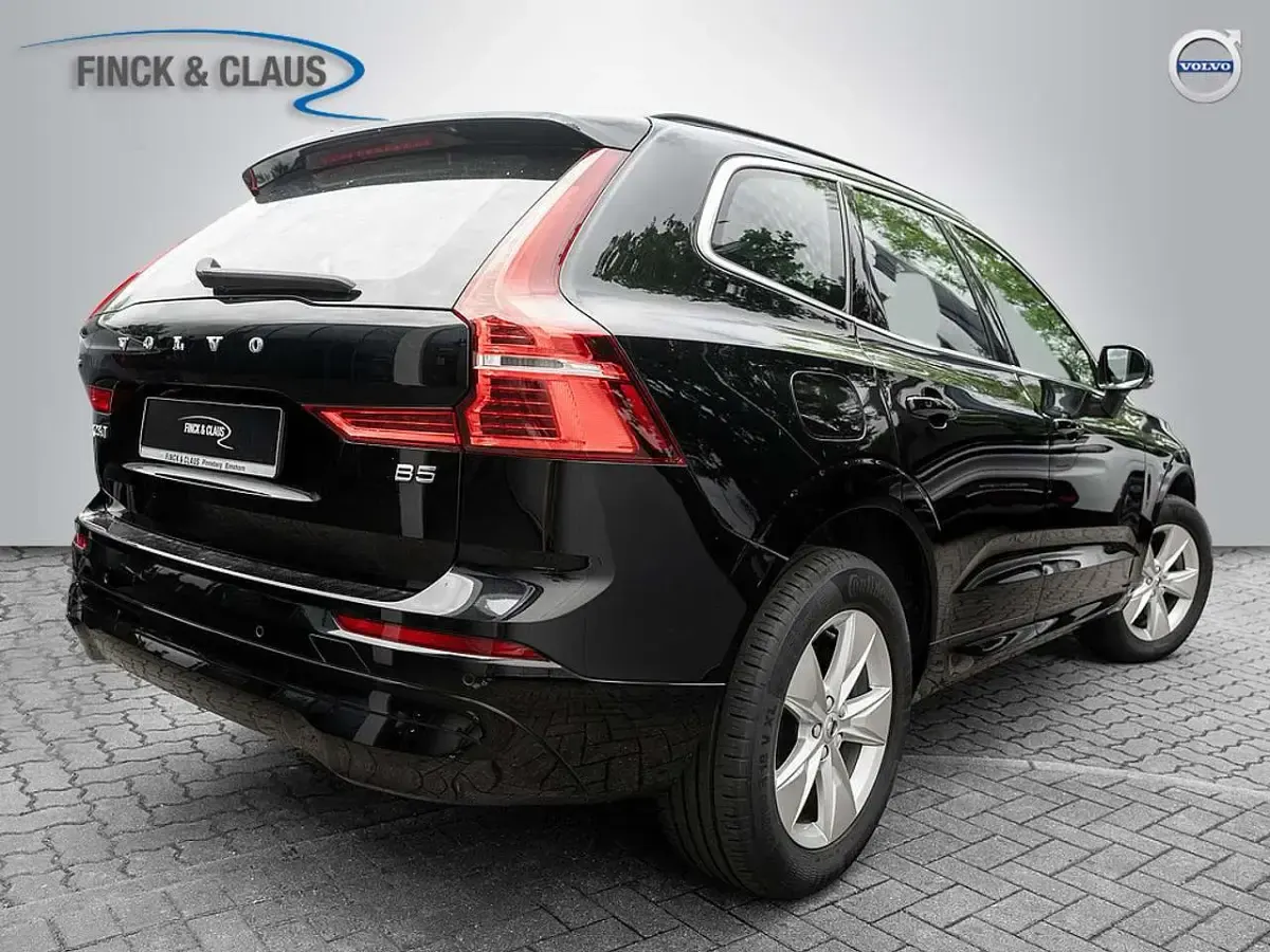 Gebraucht Volvo XC60 Momentum 250 PS (183 kW) 2022 Black solid stone SUV
