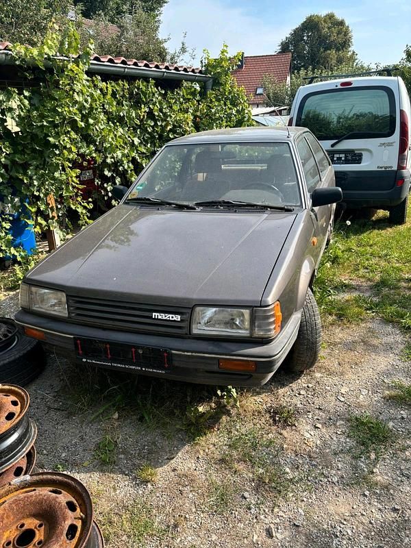 Braun Gebraucht 1985 Mazda 323 Limousine | 1.200 € - Bild 1/4