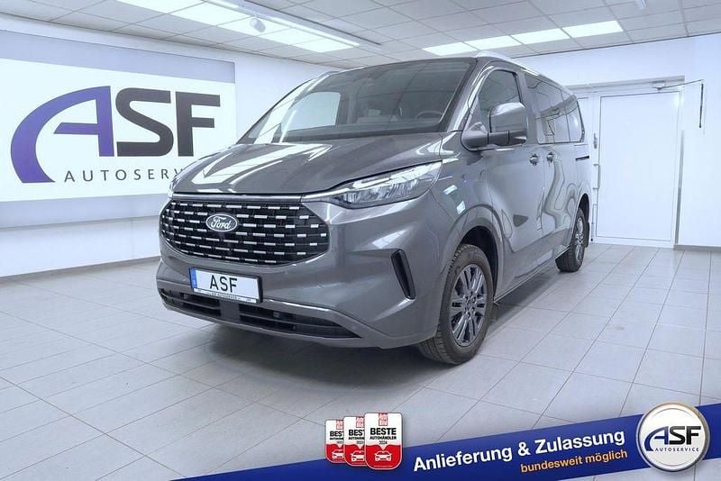 Gebraucht Ford Tourneo Titanium 150 PS (110 kW) 2025 Magnetic grau Van / Kleinbus