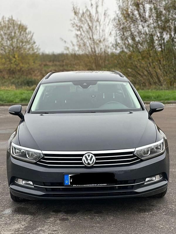 Grau Gebraucht 2018 VW Passat Kombi | 11.400 € (Superpreis) - Bild 1/4