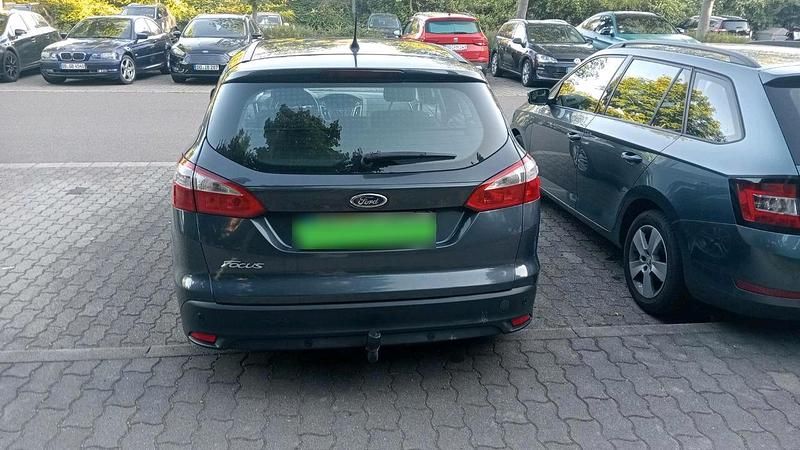 Gebraucht Ford Focus 120 PS (88 kW) 2014 Grau Kombi