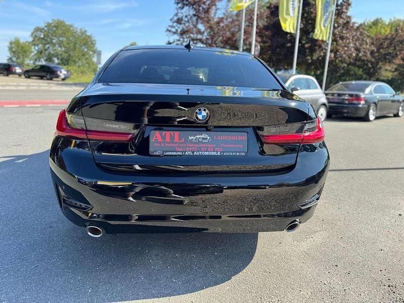 Gebraucht BMW 330e Advantage 184 PS (135 kW) 2020 Schwarz ii/bonnet fluid black Limousine