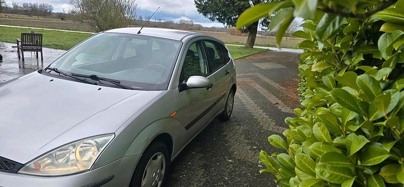 Usata Ford Focus 101 CV (74 kW) 2004 Argento Utilitaria