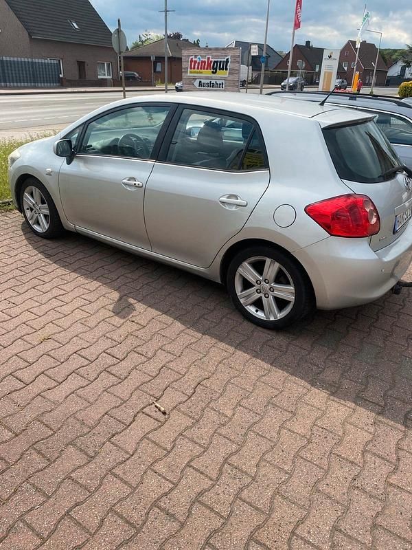 Silber Gebraucht 2009 Toyota Auris Kleinwagen | 4.200 € (Fairer Preis) - Bild 1/4