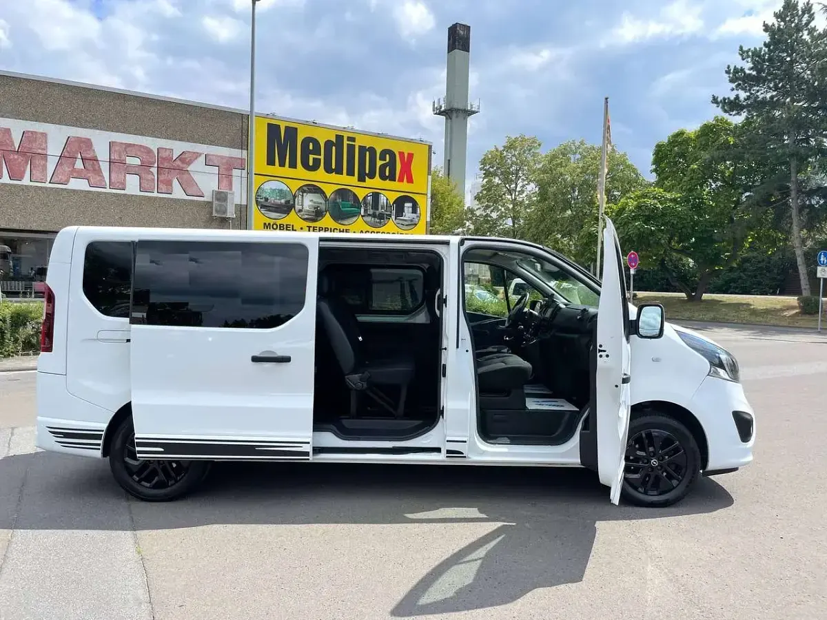 Gebraucht Opel Vivaro Sport 125 PS (91 kW) 2017 Casabl/arctic/eisweiss/kaolin Van / Kleinbus