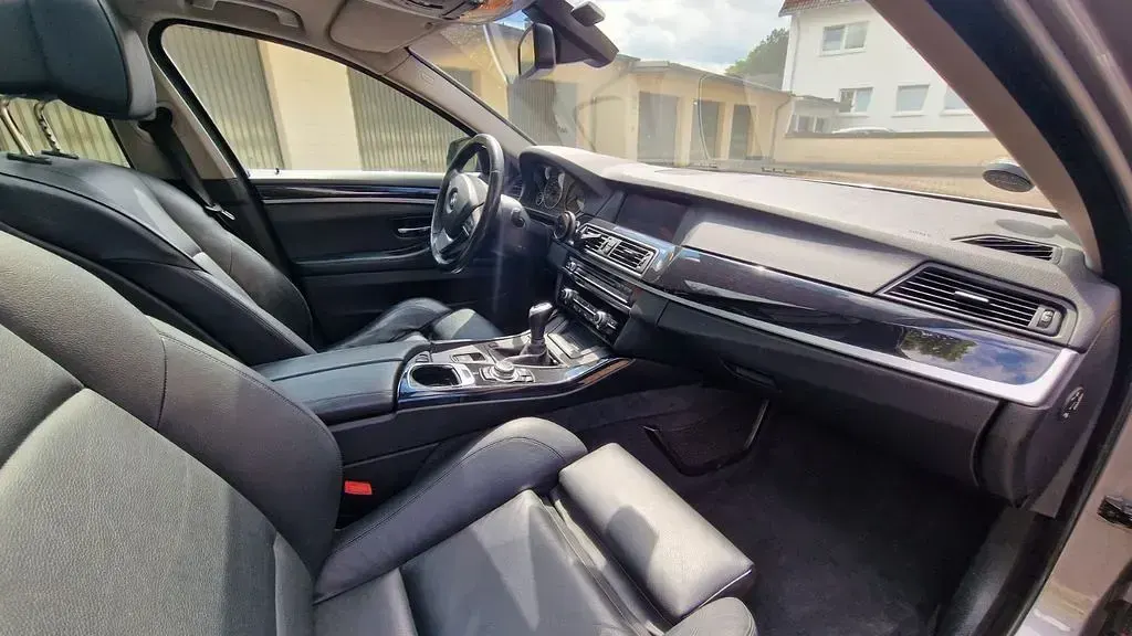 Gebraucht BMW 520 184 PS (135 kW) 2010 Grau Kombi