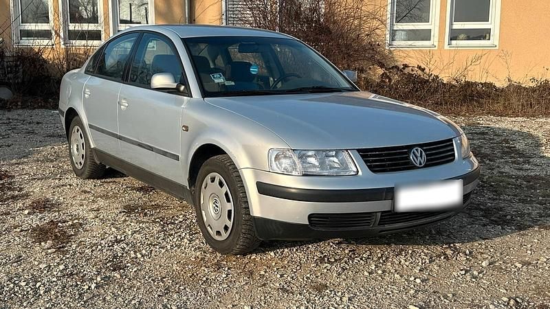 Gebraucht VW Passat 101 PS (74 kW) 1998 Silber Limousine