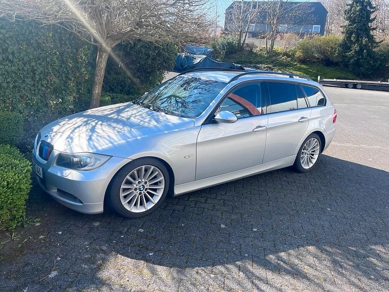 Gebraucht BMW 320 163 PS (119 kW) 2007 Silber Kombi