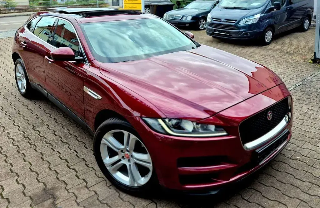 Gebraucht Jaguar F-Pace Portfolio 300 PS (220 kW) 2016 Odyssey red SUV