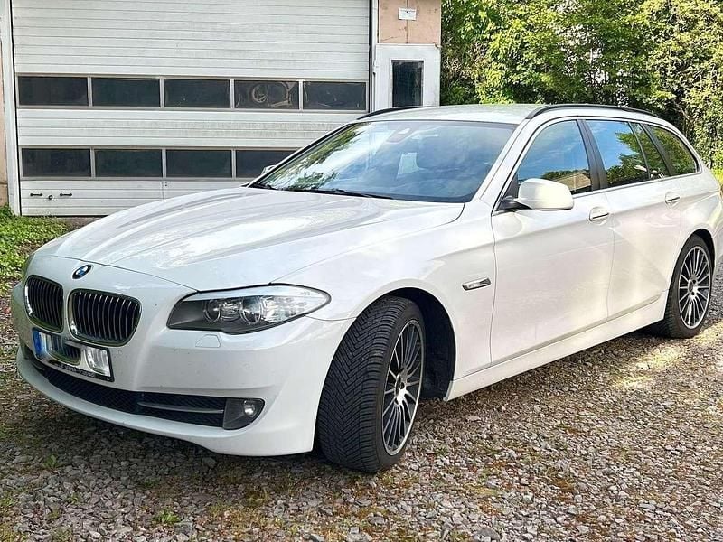 Weiß Gebraucht 2012 BMW 535 Sport Line Kombi | 12.000 € (Guter Preis) - Bild 1/4