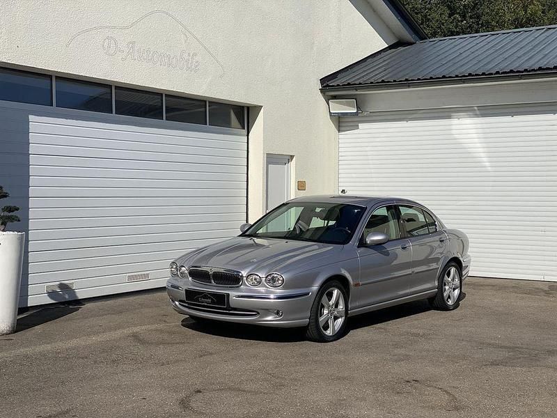 Silber Gebraucht 2002 Jaguar X-type Executive Limousine | 12.900 € - Bild 1/4