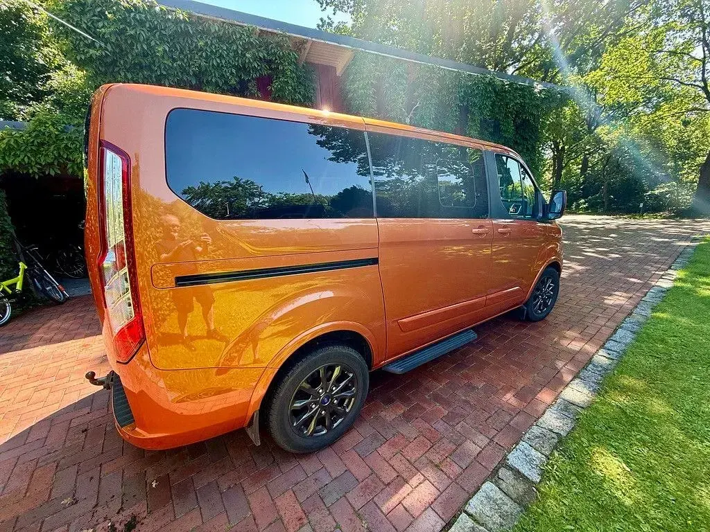 Gebraucht Ford Tourneo Titanium X 185 PS (136 kW) 2019 Orange Van / Kleinbus