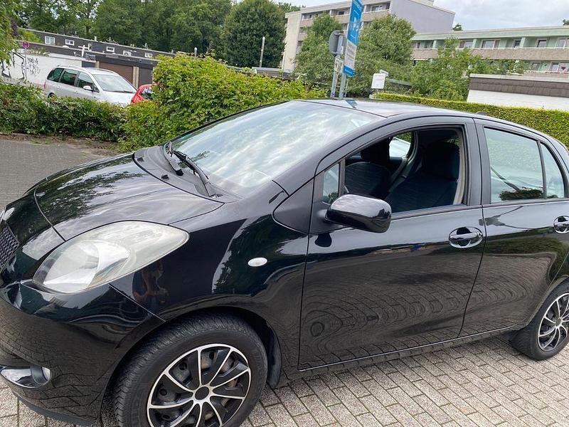 Schwarz Gebraucht 2008 Toyota Yaris Limousine | 3.250 € (Etwas zu teuer) - Bild 1/4
