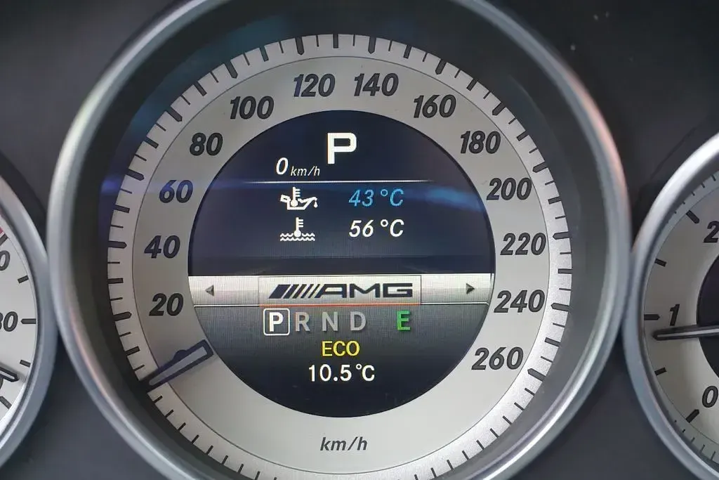 Gebraucht Mercedes E220 AMG line 170 PS (125 kW) 2014 Schwarz Limousine