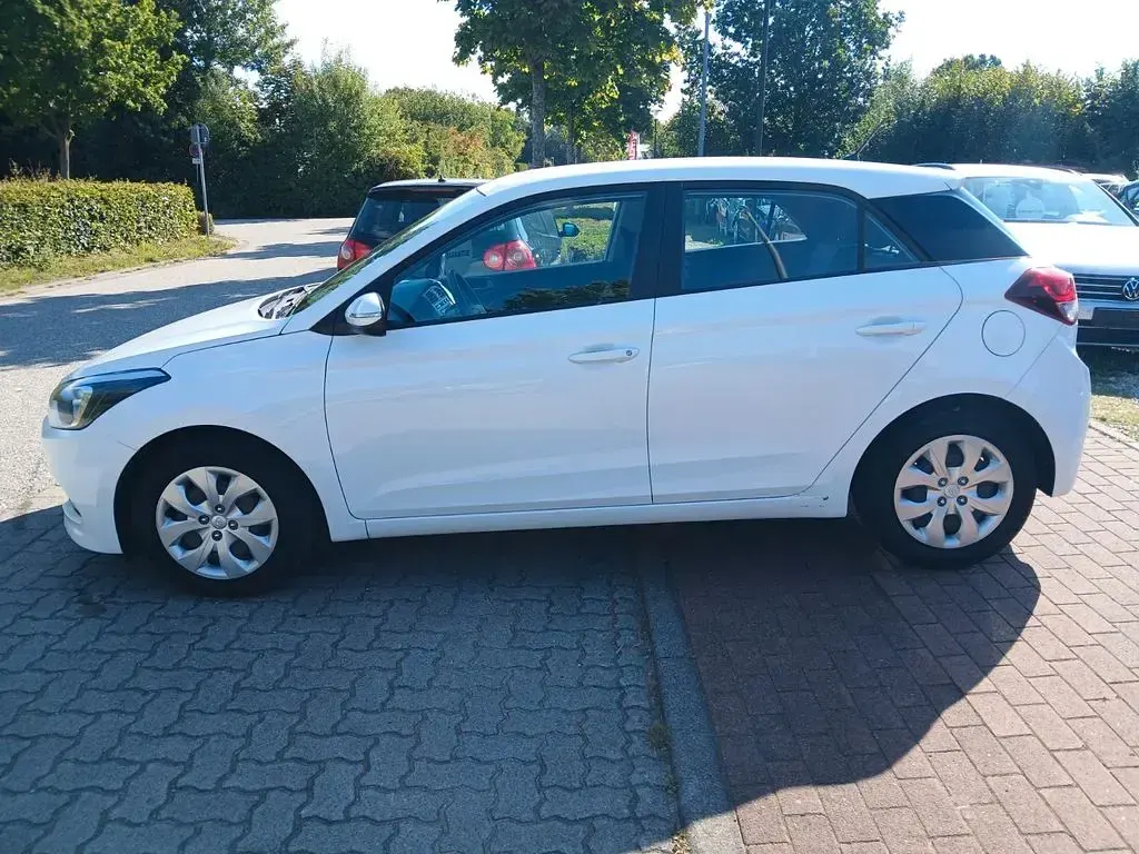 Gebraucht Hyundai i20 Active 75 PS (55 kW) 2017 Weiß Limousine