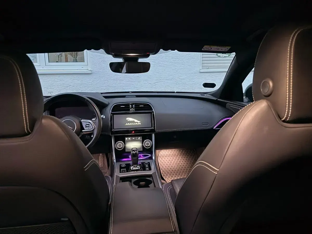 Gebraucht Jaguar XE R-Dynamic 250 PS (183 kW) 2019 Schwarz Limousine
