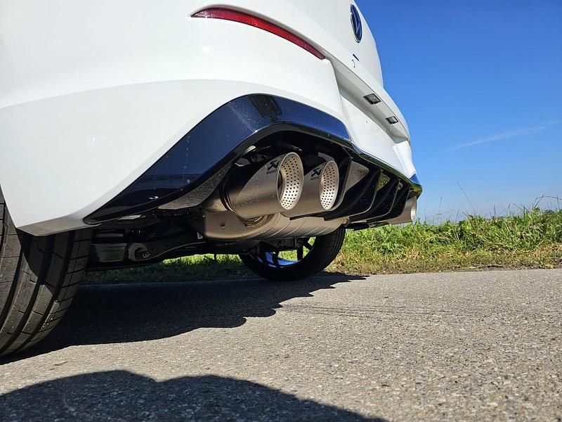 Gebraucht VW Golf VIII R 400 PS (294 kW) 2024 Pure white