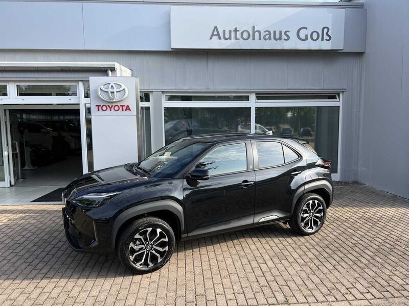 Schwarz Neu 2024 Toyota Yaris Cross Team SUV | 31.544 € (Fairer Preis) - Bild 1/4
