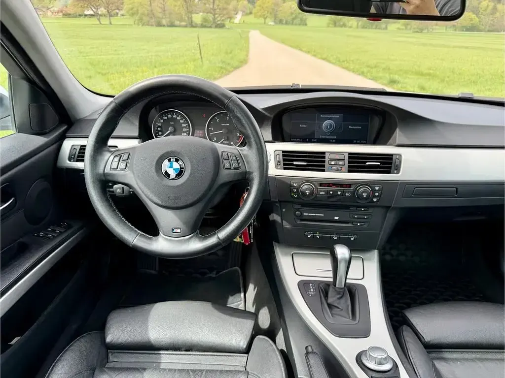 Second-hand BMW 330 Sport Line 231 CP (169 kW) 2006 Argintiu Break