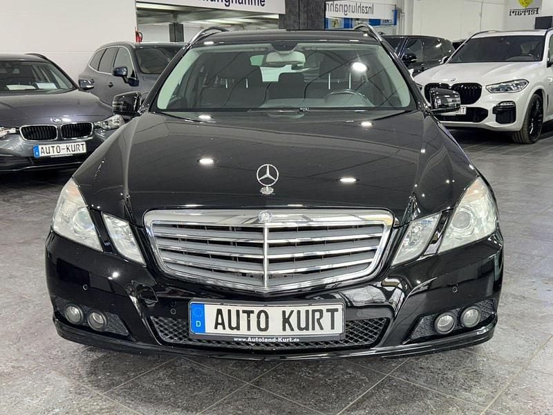 Gebraucht Mercedes E200 184 PS (135 kW) 2010 Schwarz Kombi