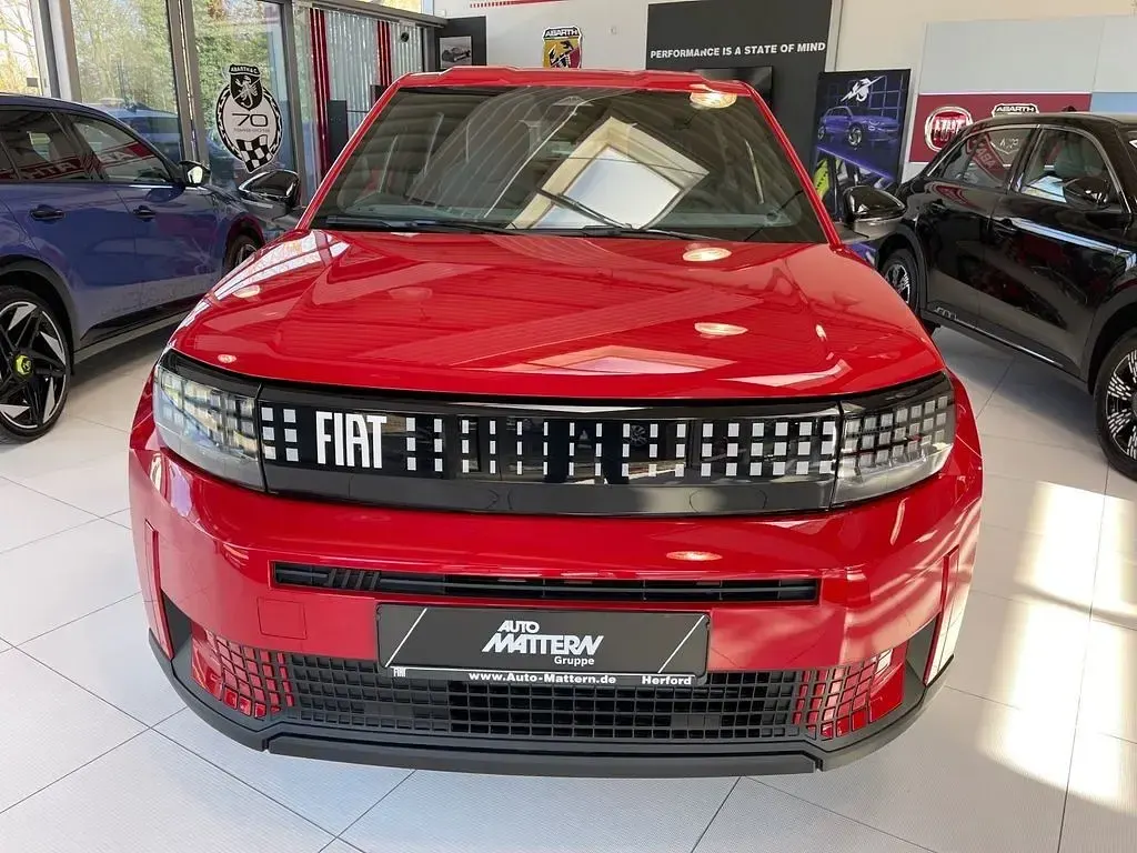 Gebraucht Fiat Grande Panda Red 83 kW (113 PS) 2025 Rot Kleinwagen