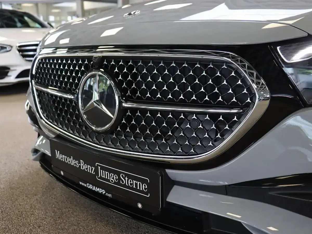 Gebraucht Mercedes E300 Advanced 313 PS (230 kW) 2025 Manufaktur lack manufaktur alp Kombi