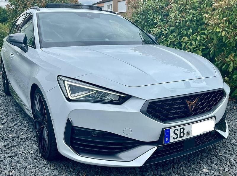 Weiß Gebraucht 2022 Cupra Leon VZ Limousine | 30.790 € (Guter Preis) - Bild 1/4