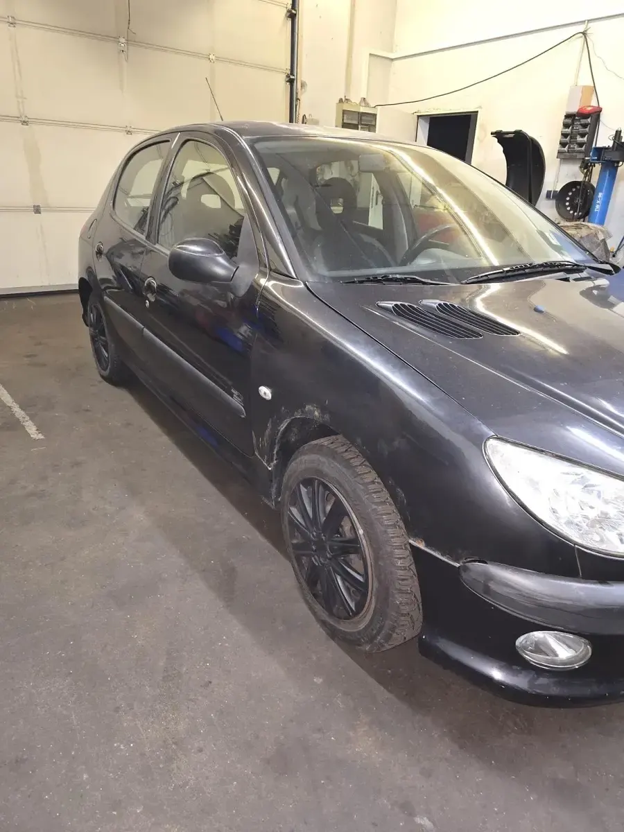 Gebraucht Peugeot 206 75 PS (55 kW) 2006 Schwarz Kleinwagen