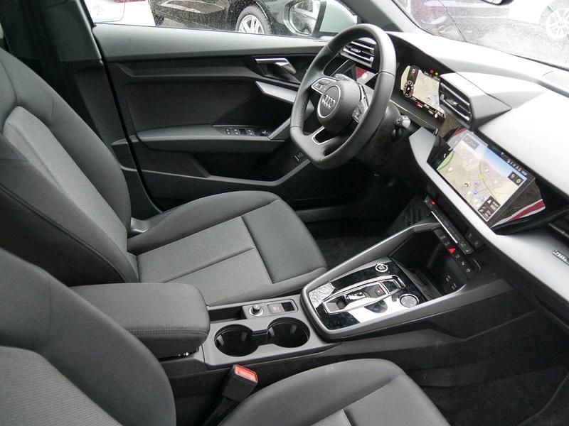 Gebraucht Audi A3 Ambiente 116 PS (85 kW) 2025 Pfeilgrau perleffekt Limousine