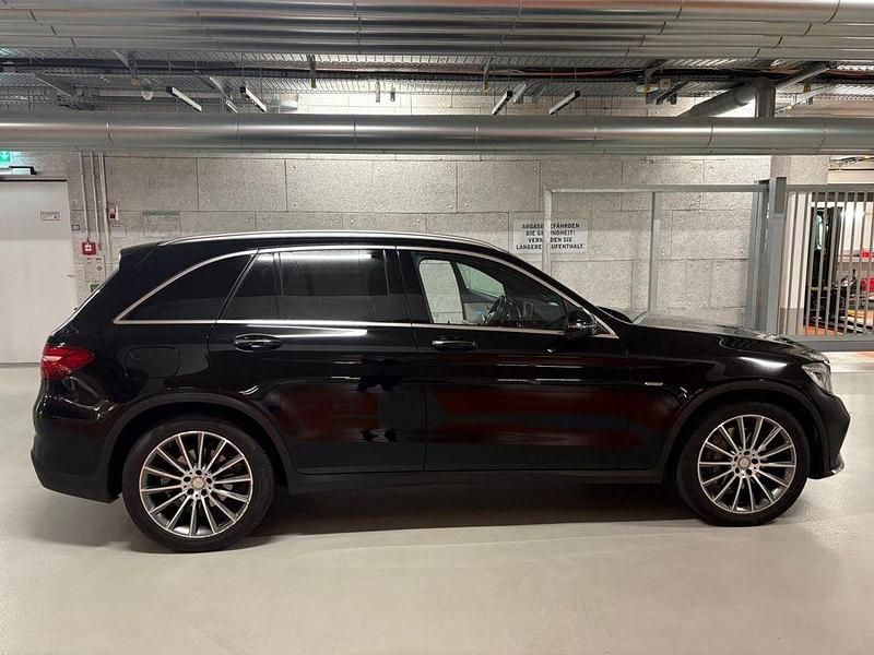 Schwarz Gebraucht 2015 Mercedes GLC250 Edition 1 SUV | 22.200 € (Guter Preis) - Bild 1/4