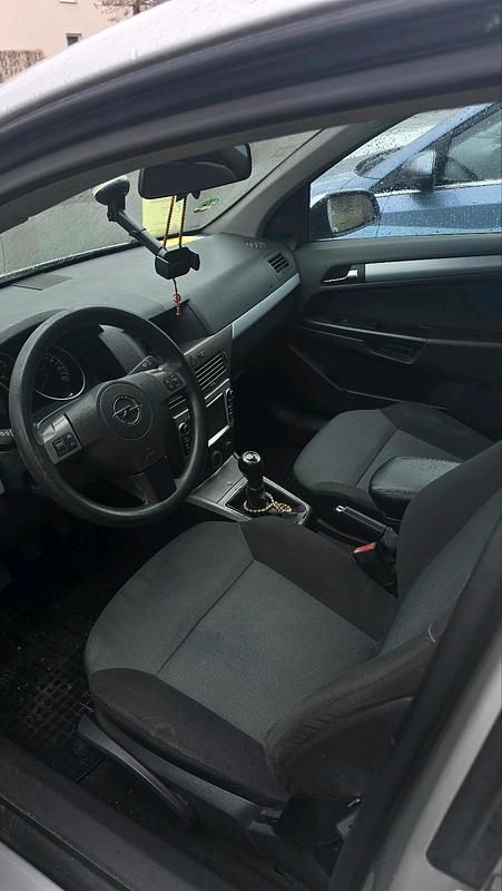 Gebraucht Opel Astra 105 PS (77 kW) 2005 Silber Limousine